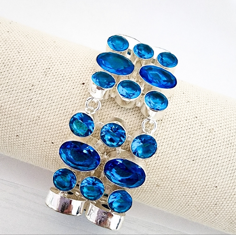 Silver bracelet faceted glass chunky bracelet blue topaz color Q02